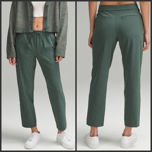 Lululemon Tapered-Leg Mid-Rise Pant 7/8 Length Luxtreme Large NWOT DARK FOREST